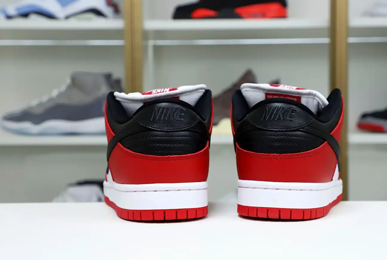 hype NIKE SB DUNK LOW “CHICAGO”