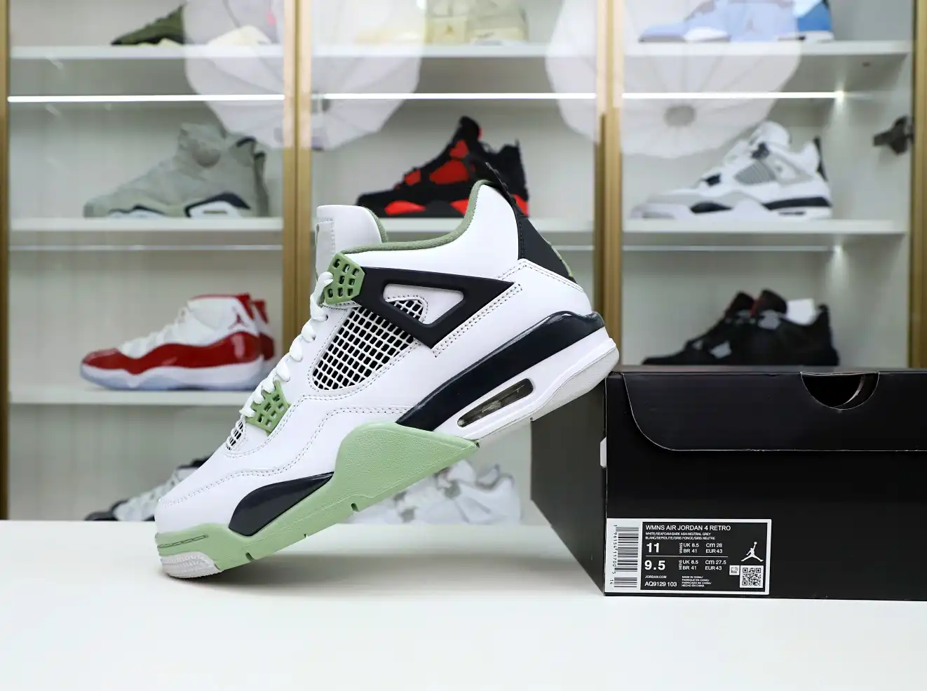 AIR JORDAN 4 