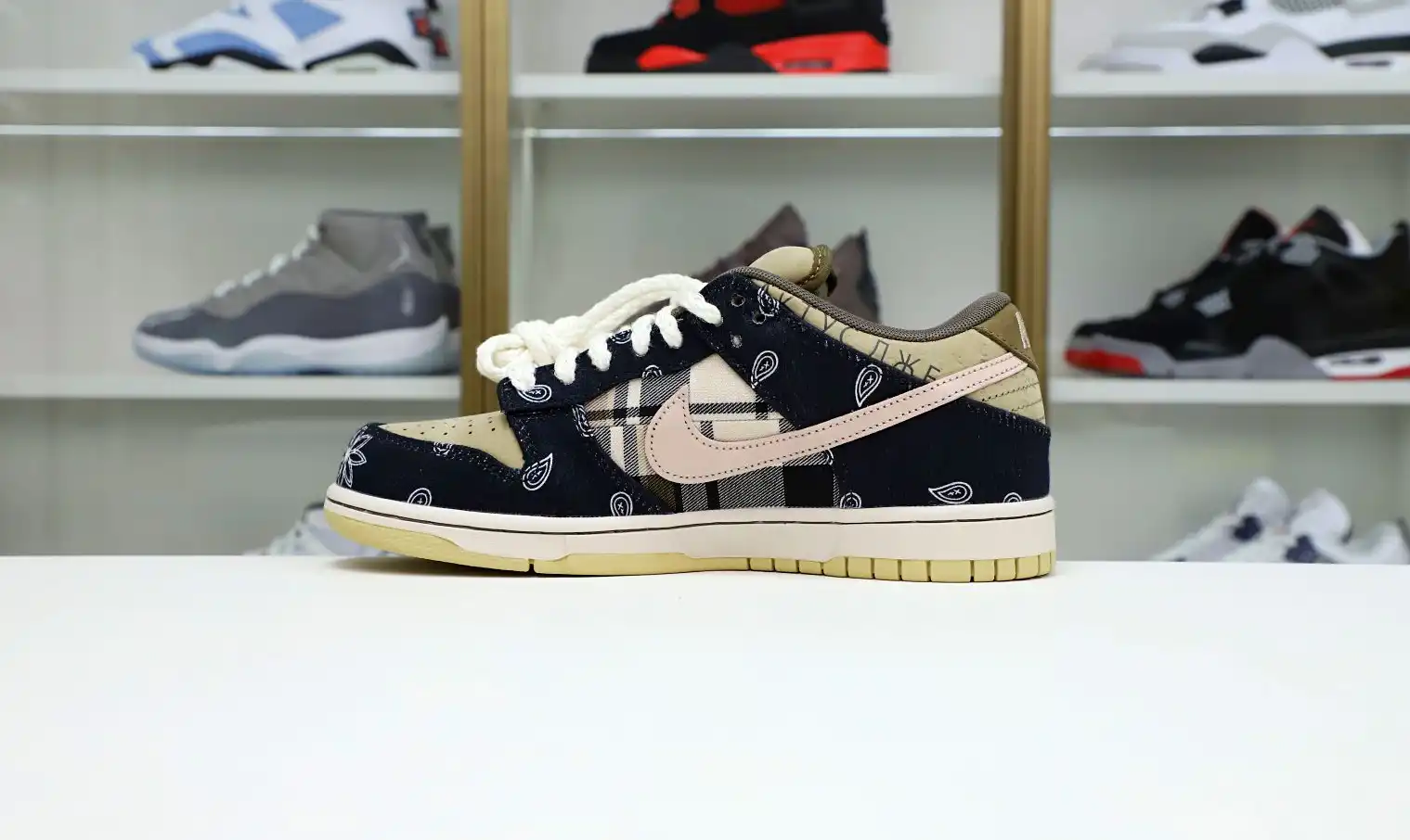 hype TRAVIS SCOTT X DUNK LOW PREMIUM QS SB 'CACTUS JACK'