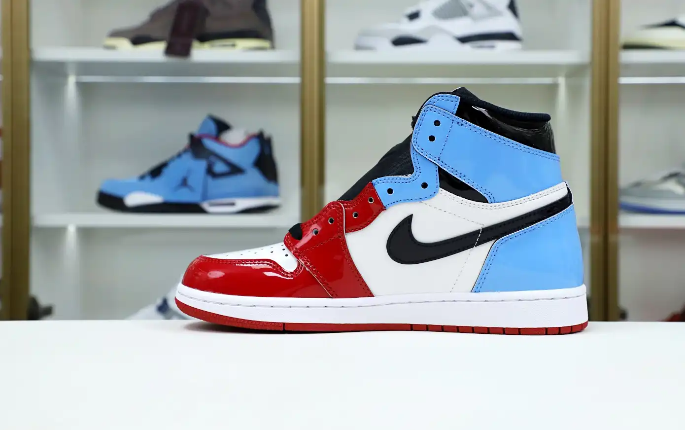 AIR JORDAN 1 RETRO HIGH OG 'FEARLESS'