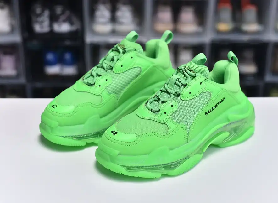 hype Balenciaga is available in all sizes. You cannot place an order on the website. You can contact customer service to purchase.BLGA Triple S