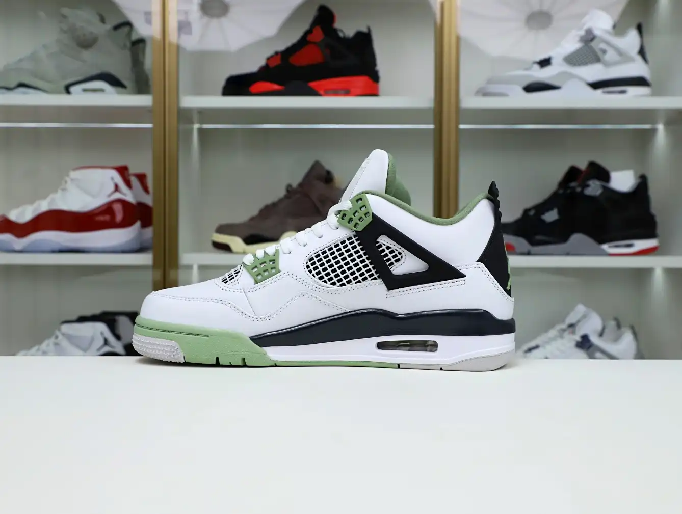 AIR JORDAN 4 
