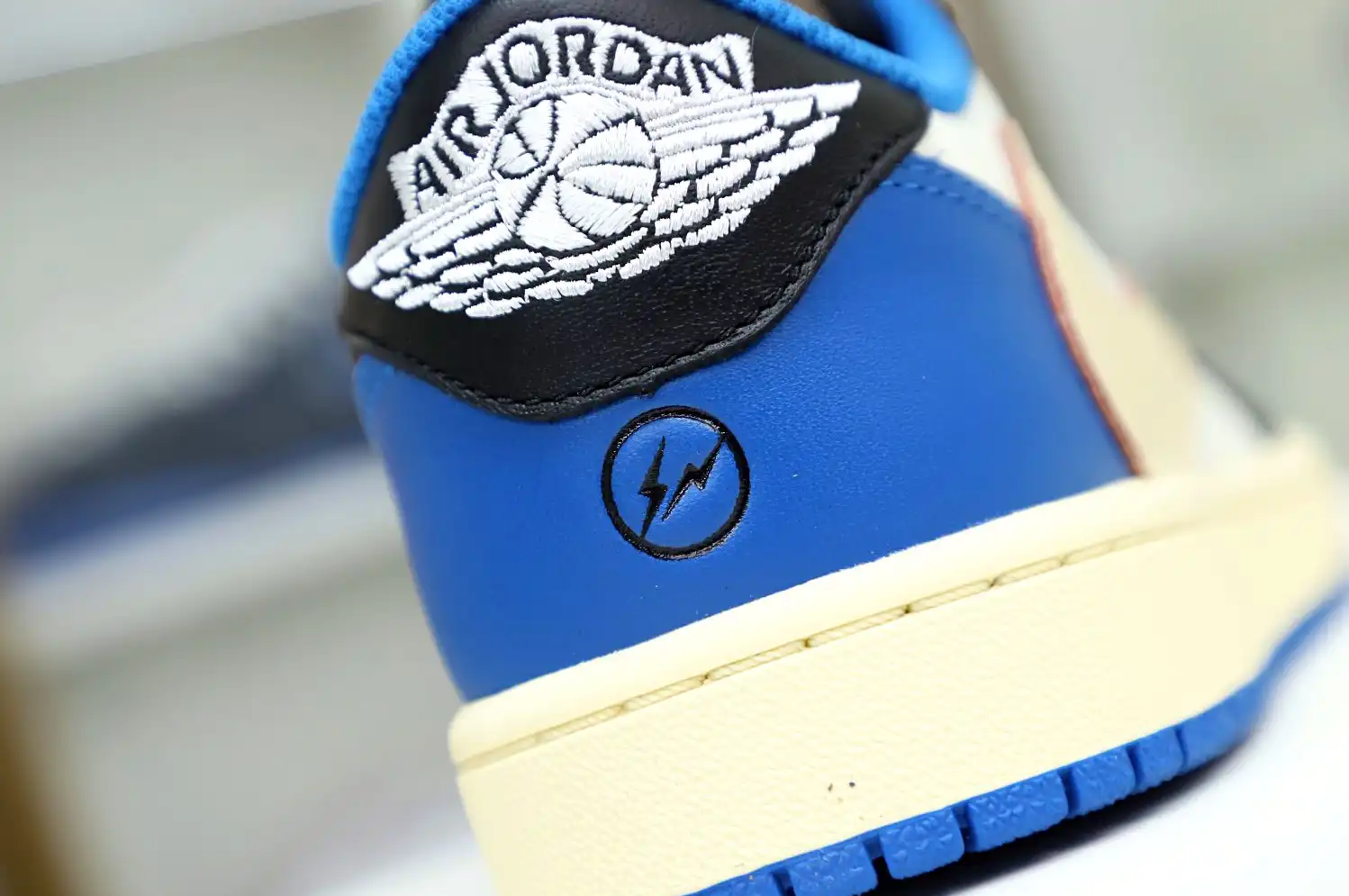FRAGMENT DESIGN X TRAVIS SCOTT X AIR JORDAN 1 LOW