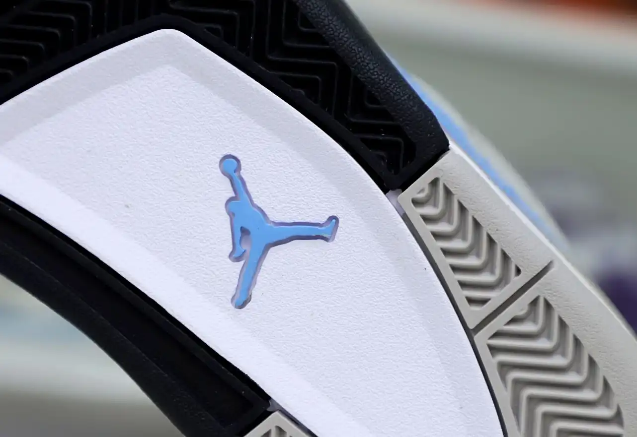 AIR JORDAN 4 UNIVERSITY BLUE