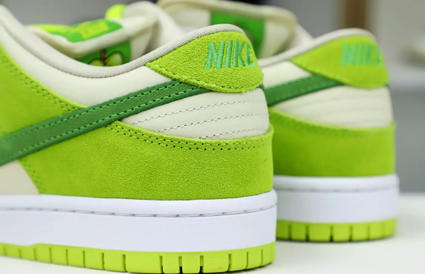 hype NIKE SB DUNK LOW GREEN APPLE 2022