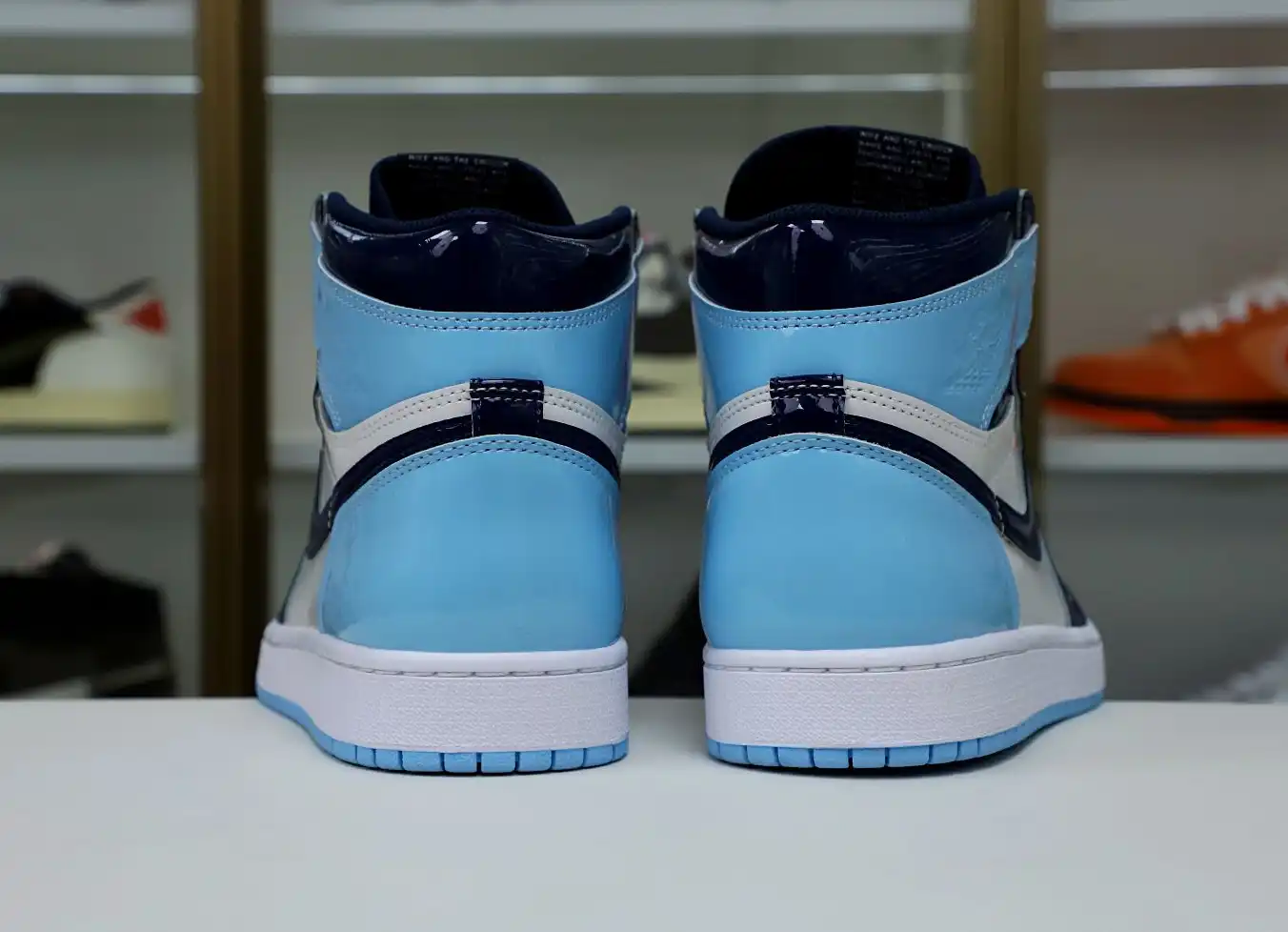 WMNS AIR JORDAN 1 RETRO HIGH OG 'BLUE CHILL'