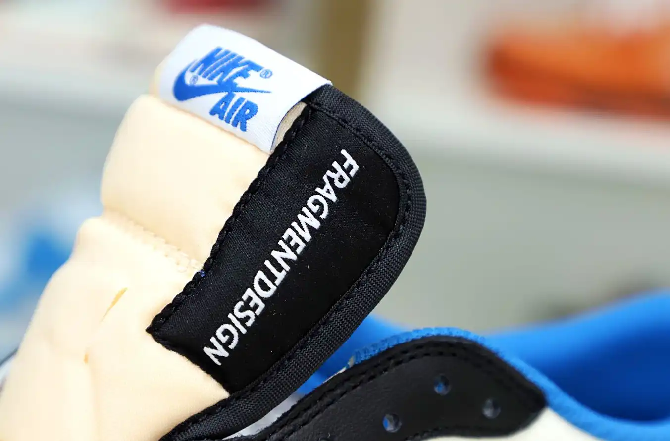 FRAGMENT DESIGN X TRAVIS SCOTT X AIR JORDAN 1 LOW