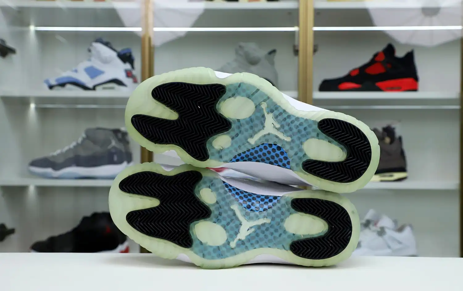 AIR JORDAN 11 RETRO LOW LEGEND BLUE