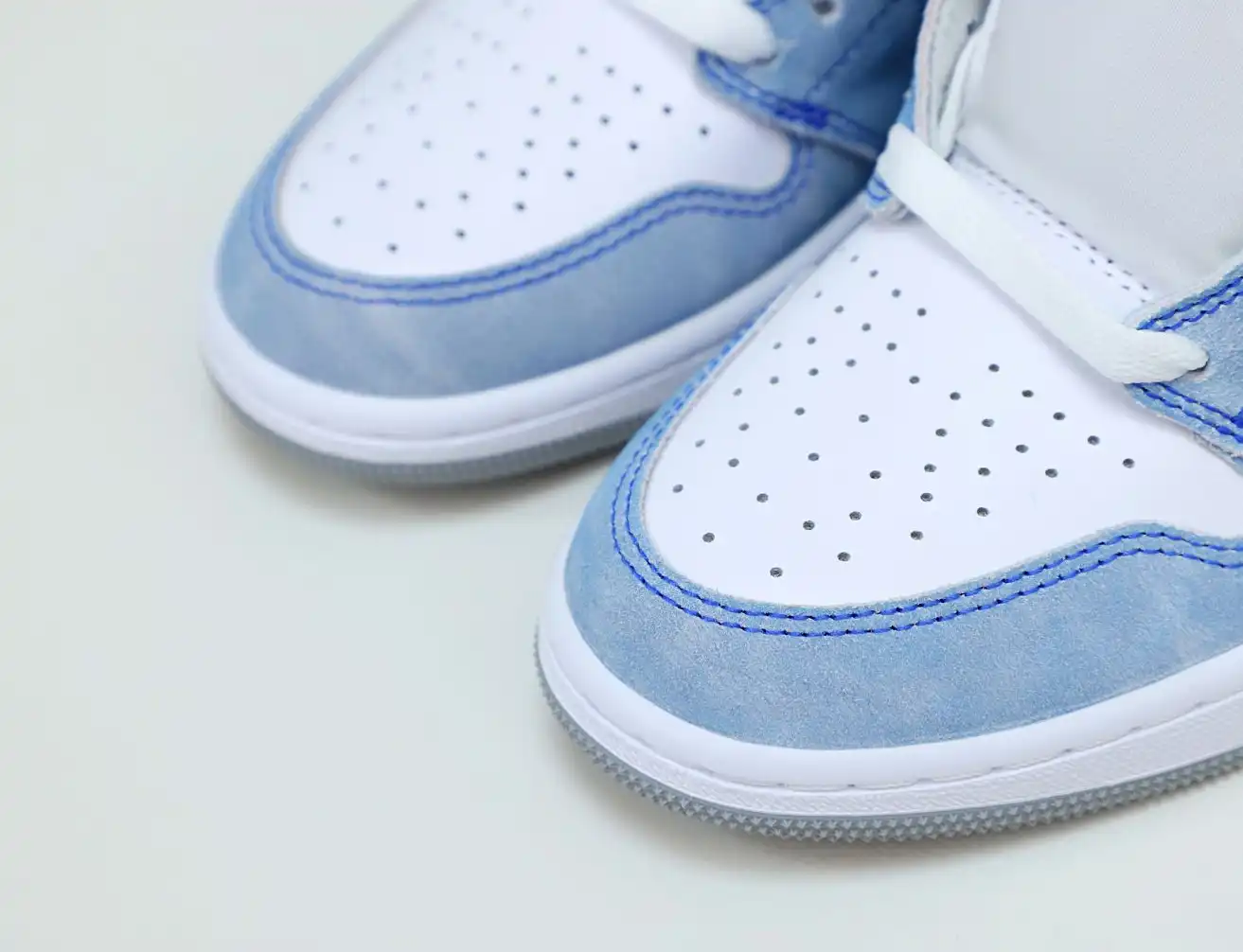 AIR JORDAN 1 RETRO HIGH OG 'HYPER ROYAL'