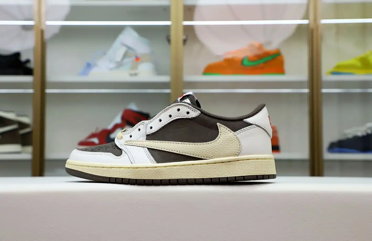 TRAVIS SCOTT X AIR JORDAN 1 LOW OG REVERSE MOCHA