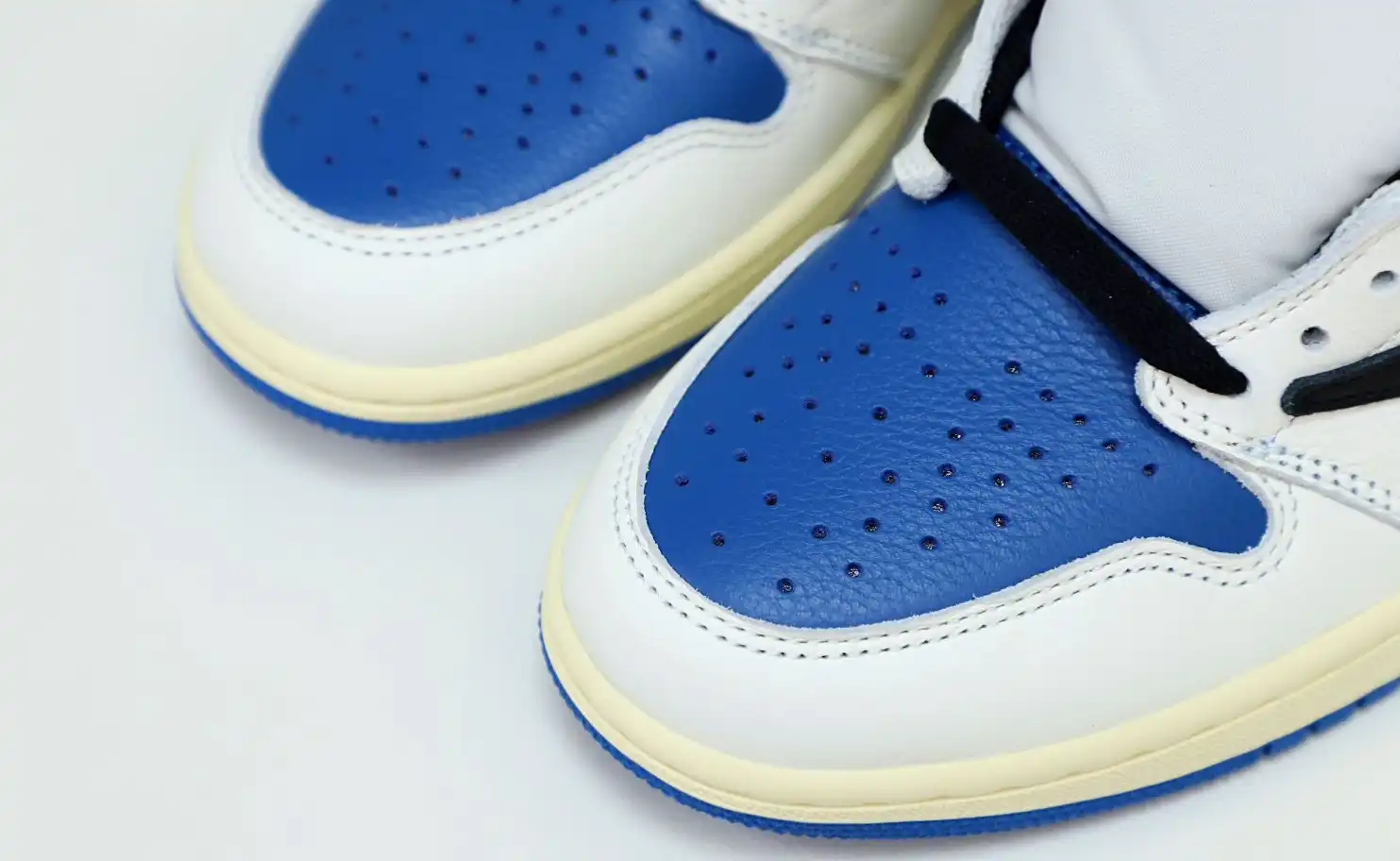 FRAGMENT DESIGN X TRAVIS SCOTT X AIR JORDAN 1 RETRO HIGH