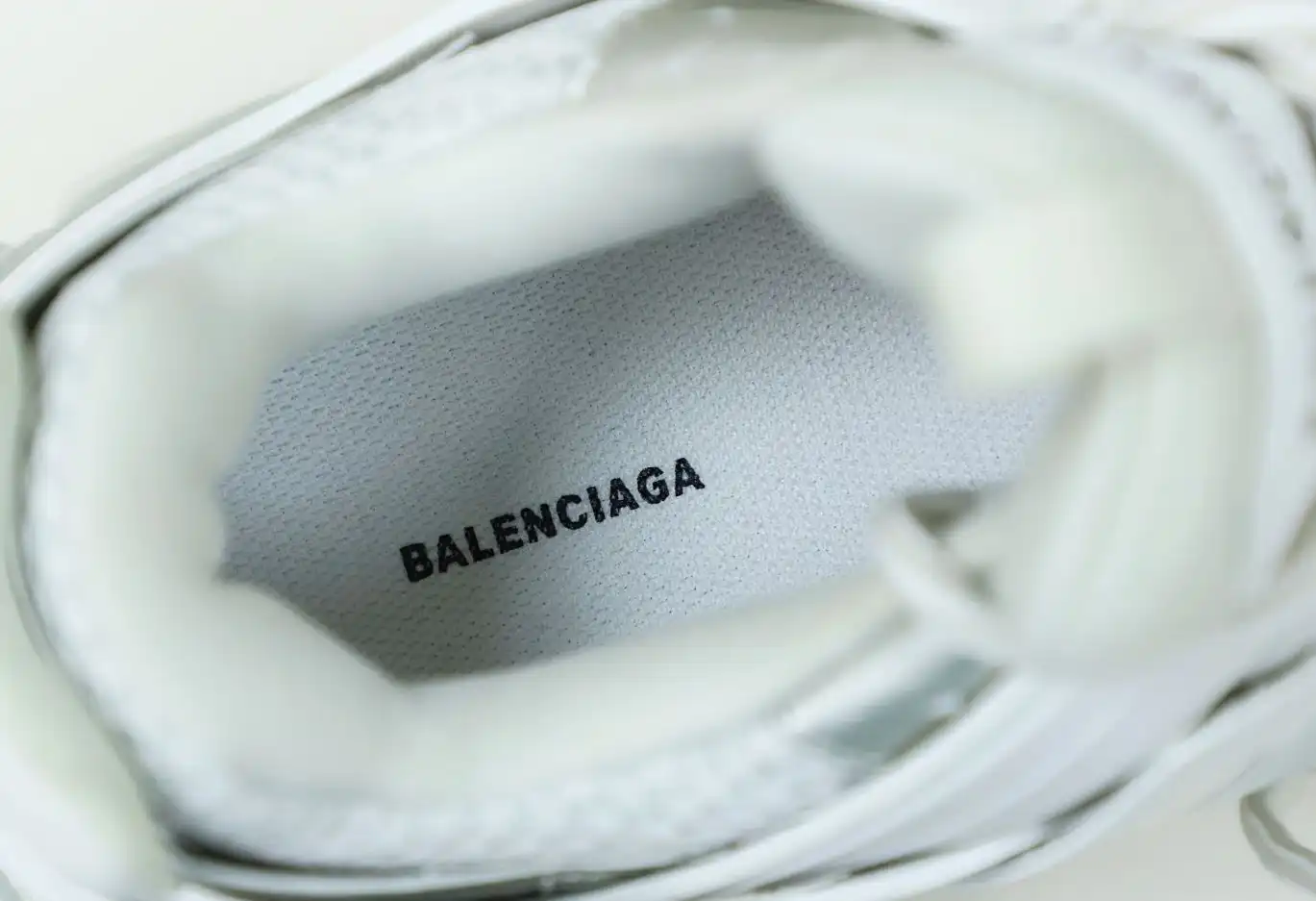 hype Balenciaga is available in all sizes. You cannot place an order on the website. You can contact customer service to purchase.BLGA