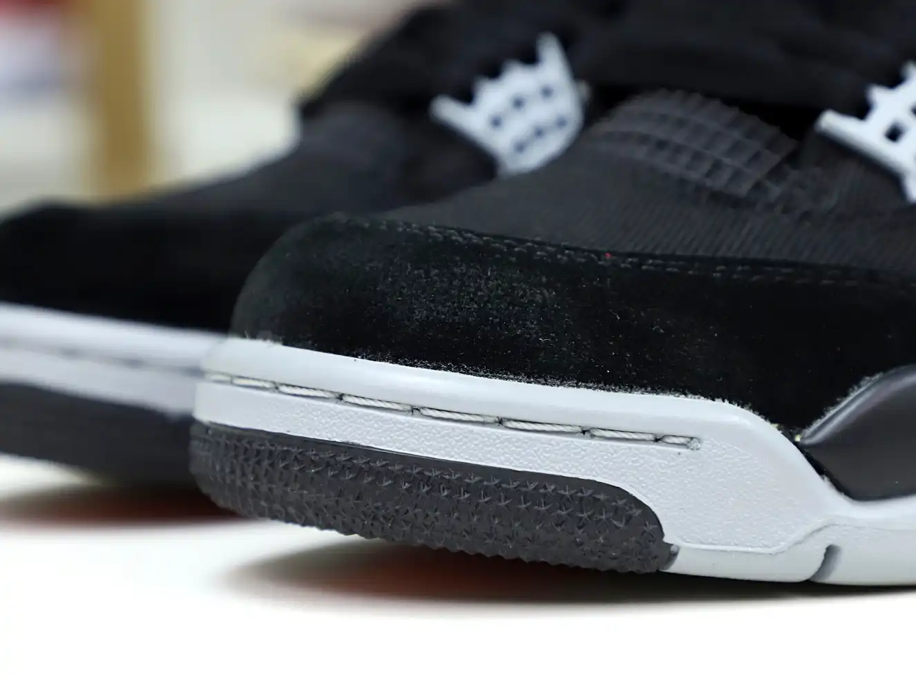 AIR JORDAN 4 