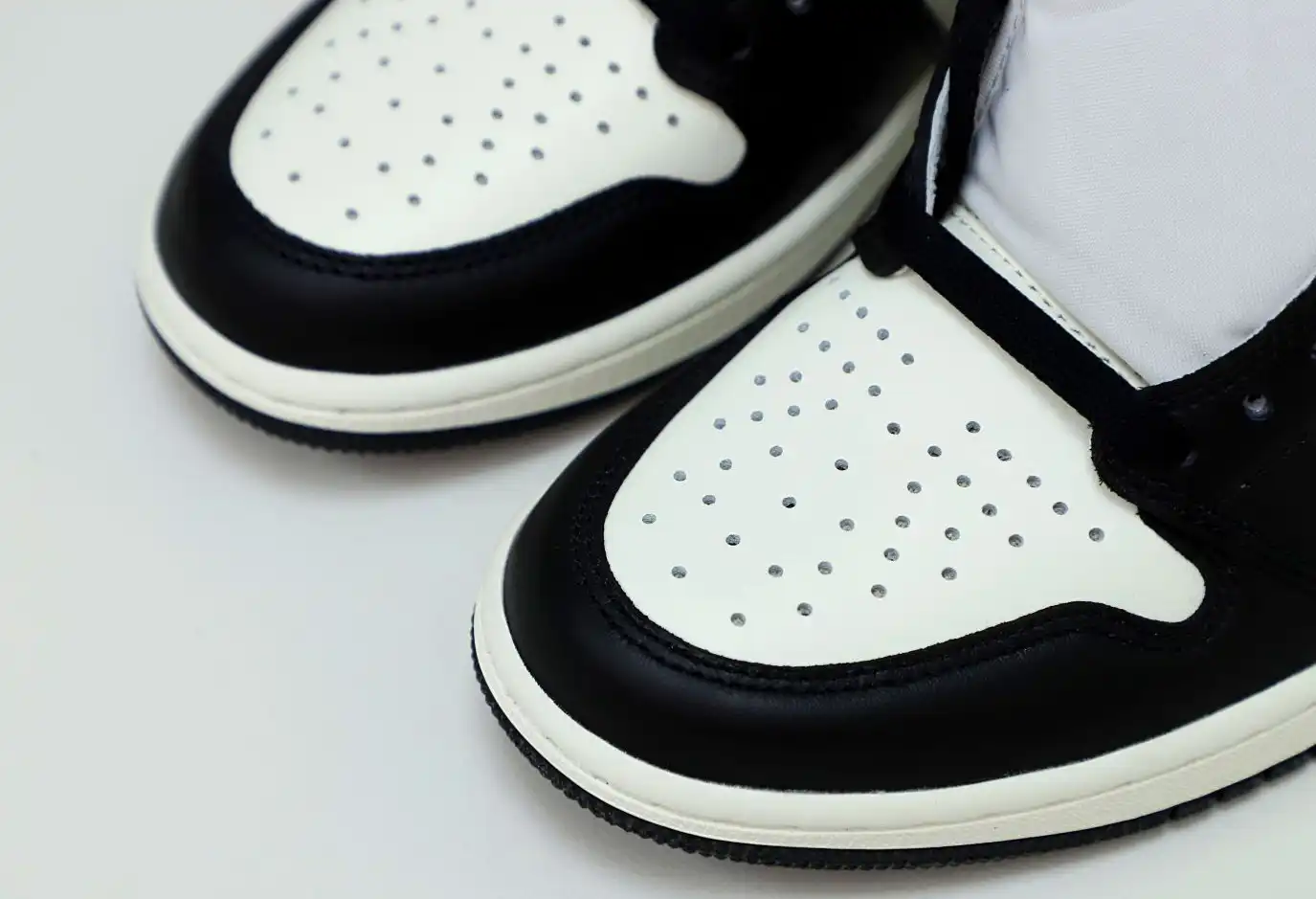 AIR JORDAN 1 RETRO HIGH OG 'DARK MOCHA'