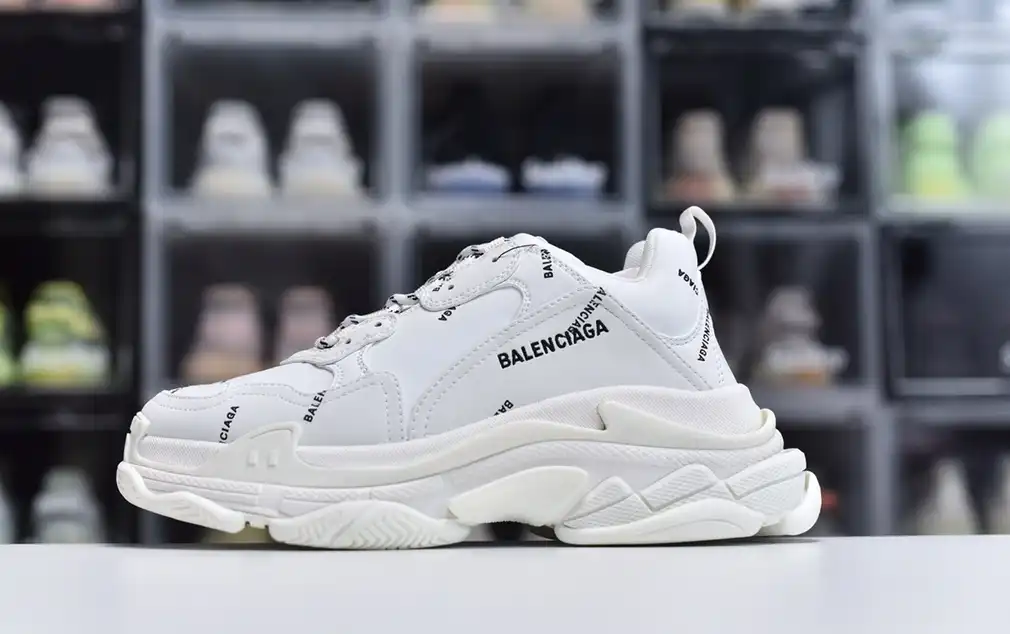 hype Balenciaga is available in all sizes. You cannot place an order on the website. You can contact customer service to purchase.BLGA Triple S