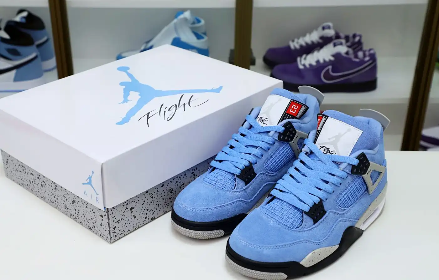 AIR JORDAN 4 UNIVERSITY BLUE