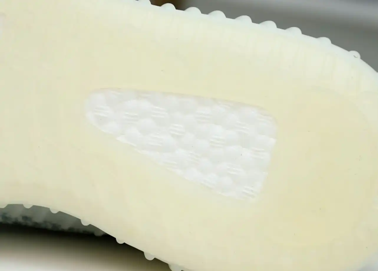 hype YEEZY BOOST 350 V2 'CLOUD WHITE NON-REFLECTIVE'