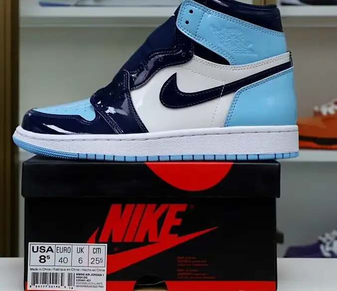 WMNS AIR JORDAN 1 RETRO HIGH OG 'BLUE CHILL'