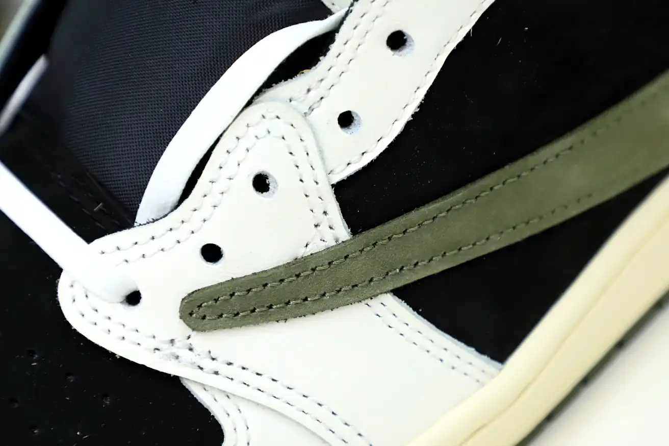 TRAVIS SCOTT X NIKE AIR JORDAN 1 LOW OG “Olive”