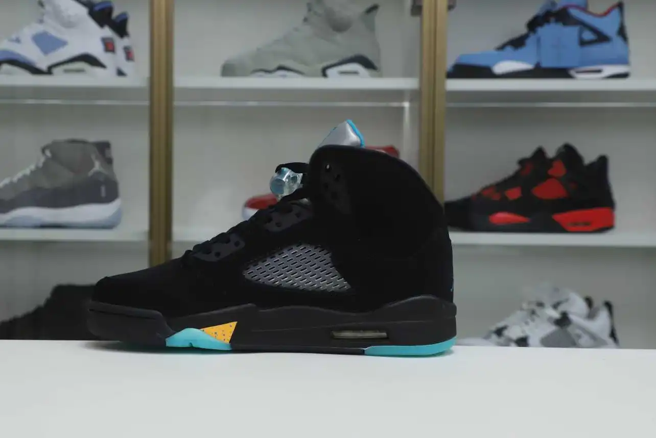 AIR JORDAN 5 