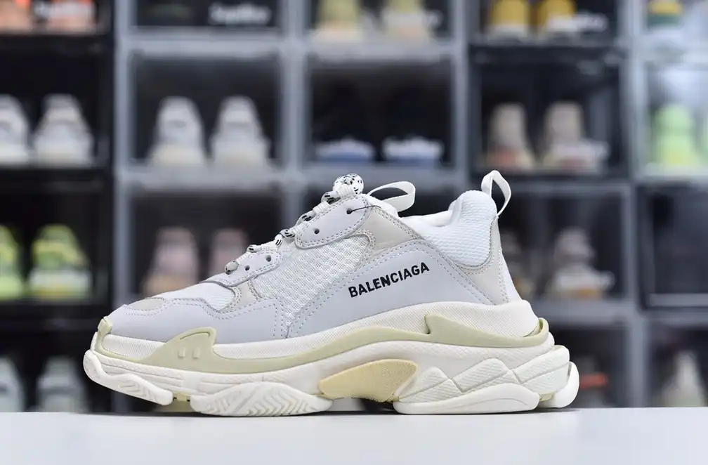 hype Balenciaga is available in all sizes. You cannot place an order on the website. You can contact customer service to purchase.BLGA Triple S