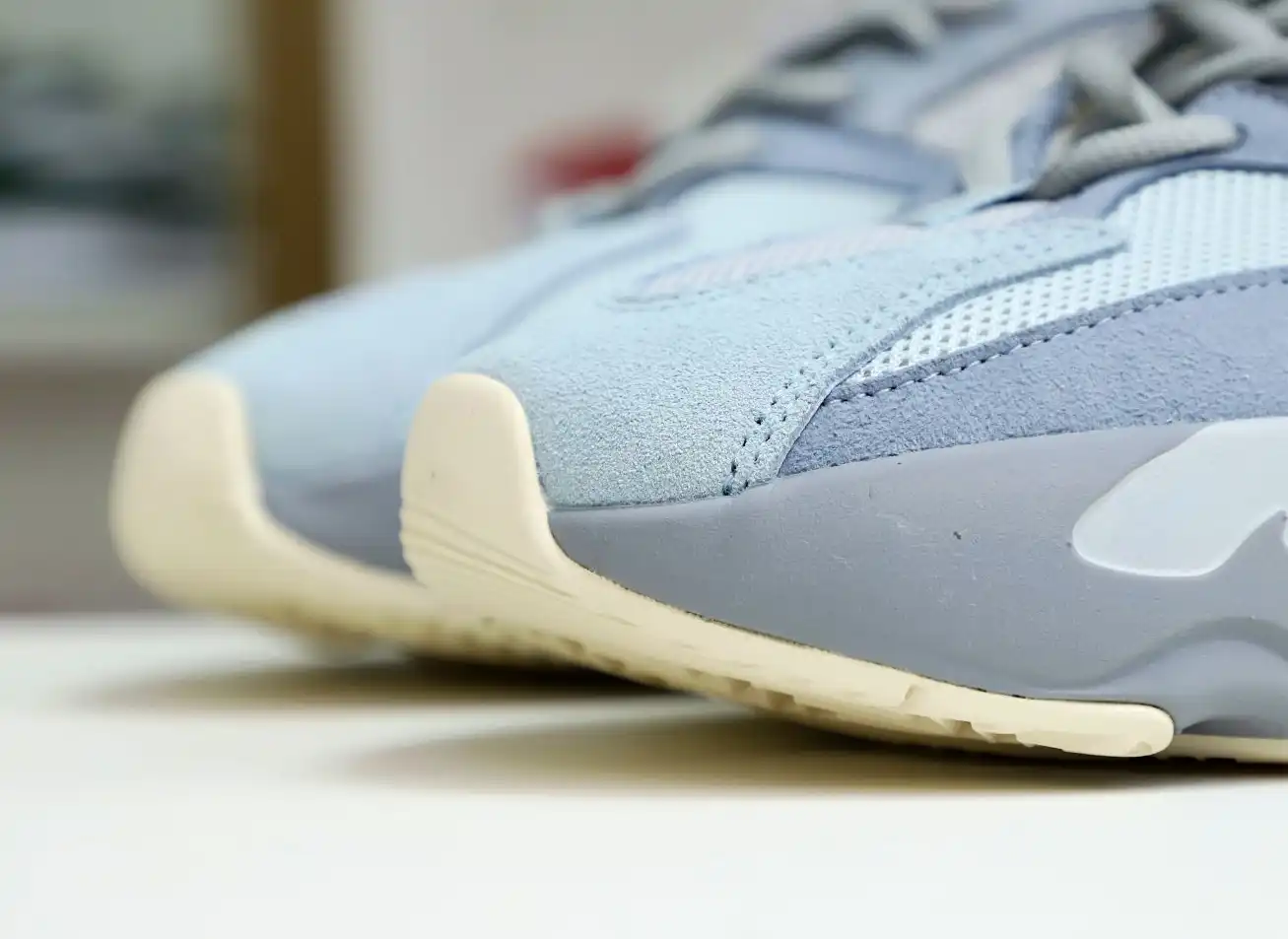 hype YEEZY BOOST 700 'INERTIA'