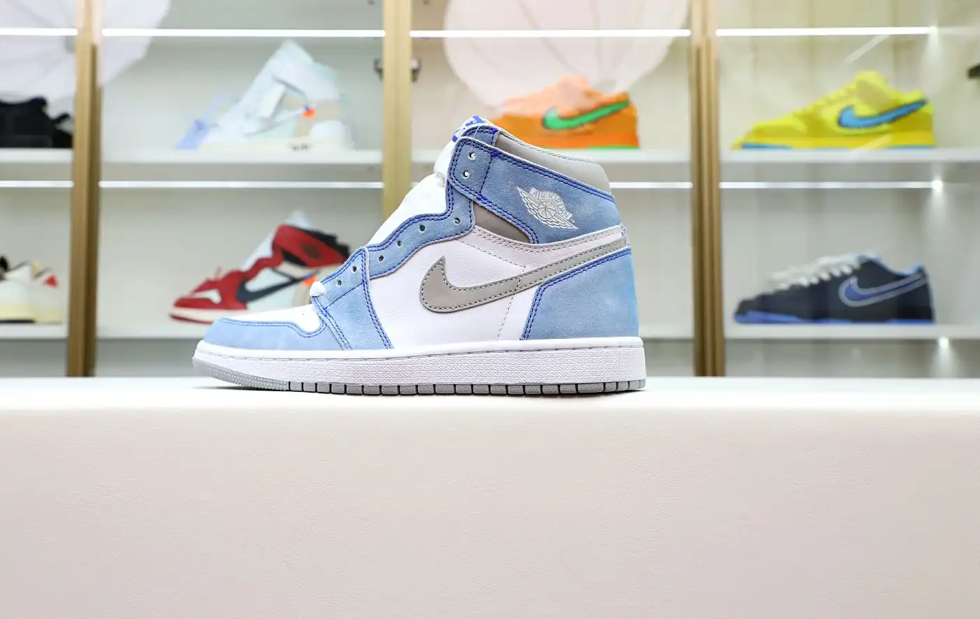 AIR JORDAN 1 RETRO HIGH OG 'HYPER ROYAL'