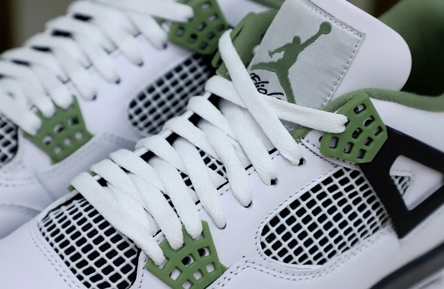 AIR JORDAN 4 