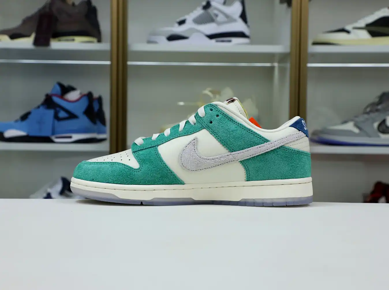 hype KASINA X DUNK LOW 'ROAD SIGN'