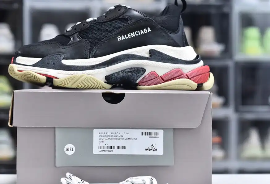 hype Balenciaga is available in all sizes. You cannot place an order on the website. You can contact customer service to purchase.BLGA Triple S