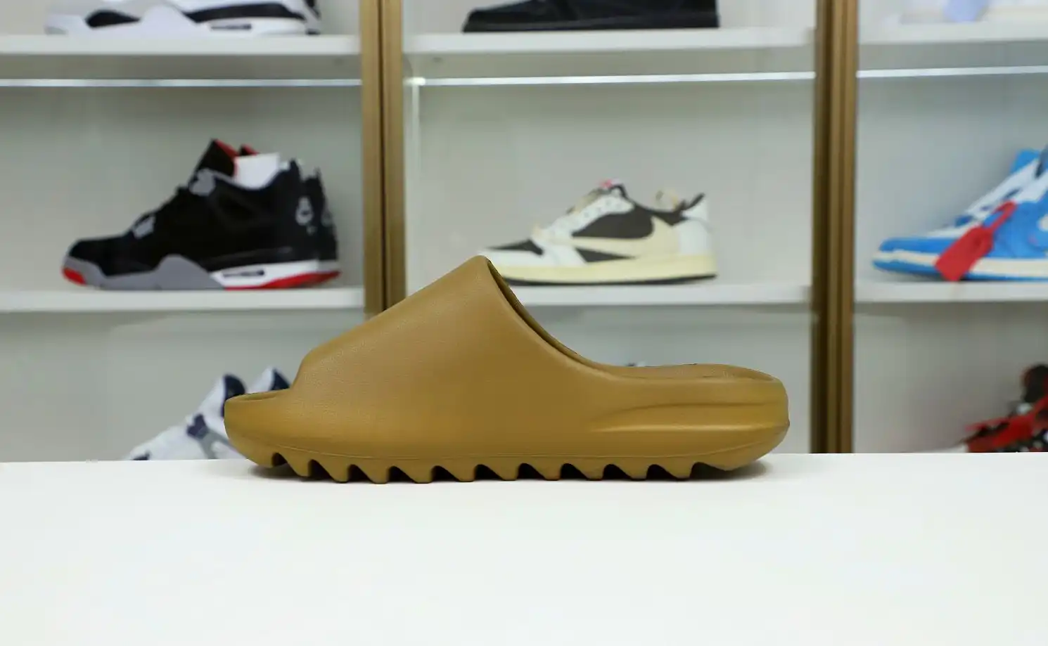 hype YEEZY SLIDES GW1931