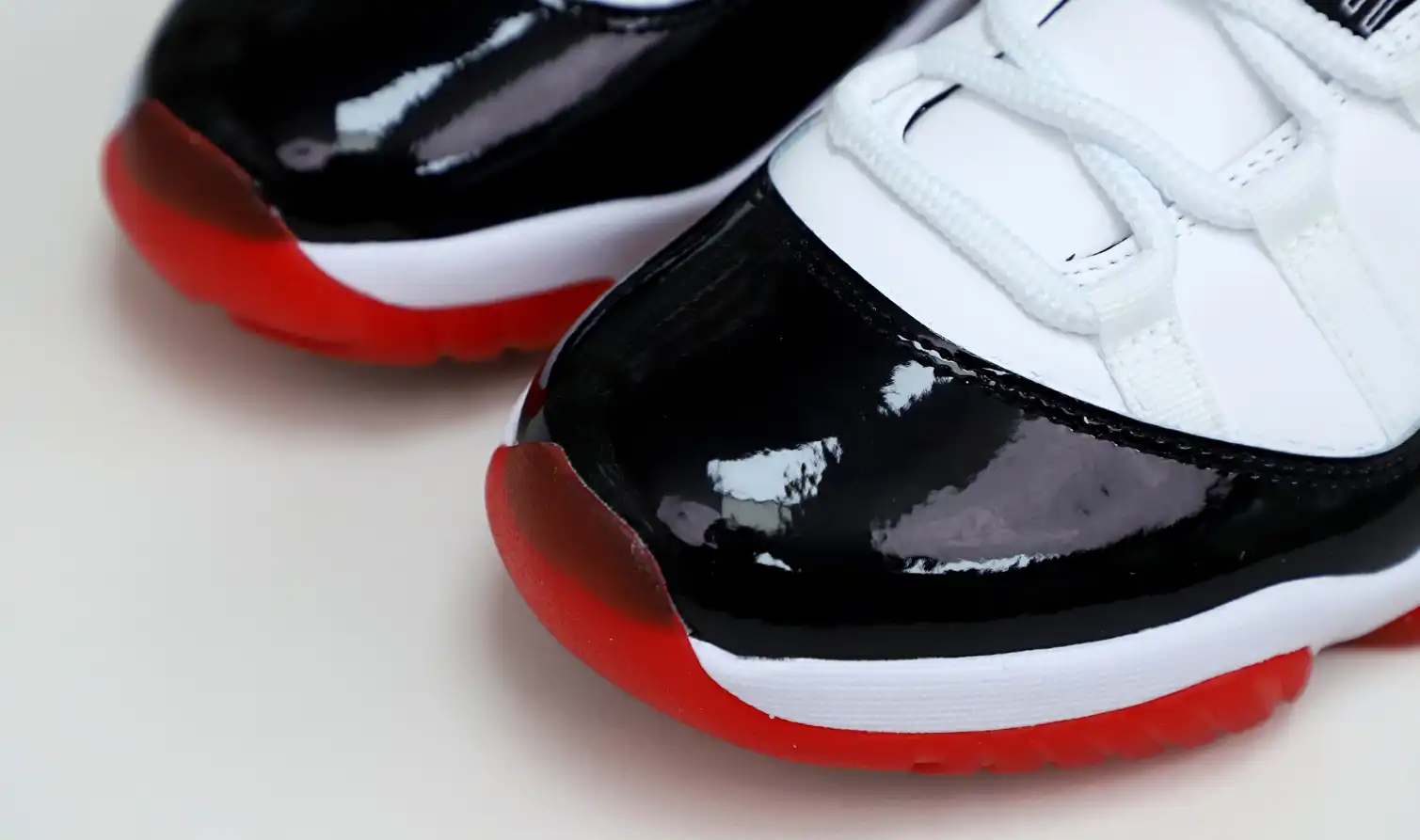 AIR JORDAN 11 LOW WHITE BRED