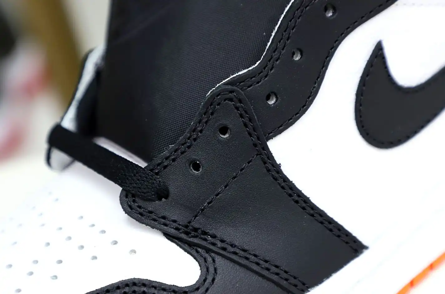 Air Jordan 1 Retro High OG Electro Orange'