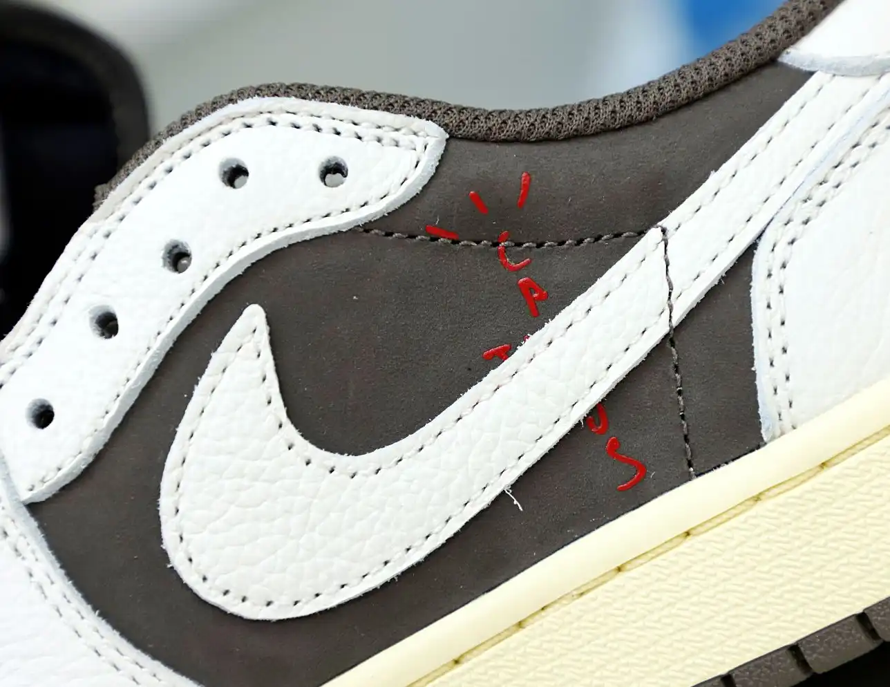 TRAVIS SCOTT X AIR JORDAN 1 LOW OG REVERSE MOCHA
