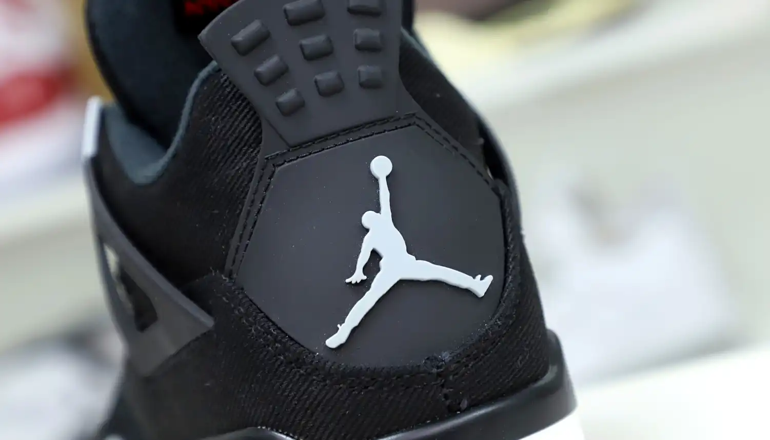 AIR JORDAN 4 