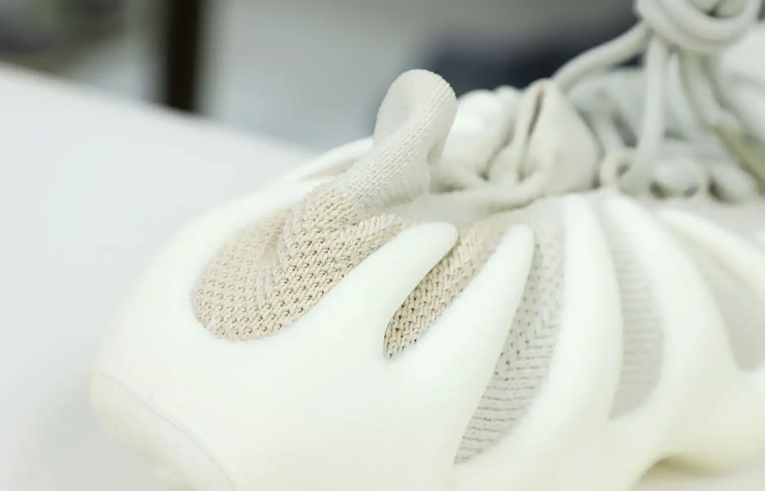 hype YEEZY 450 CLOUD WHITE H68038