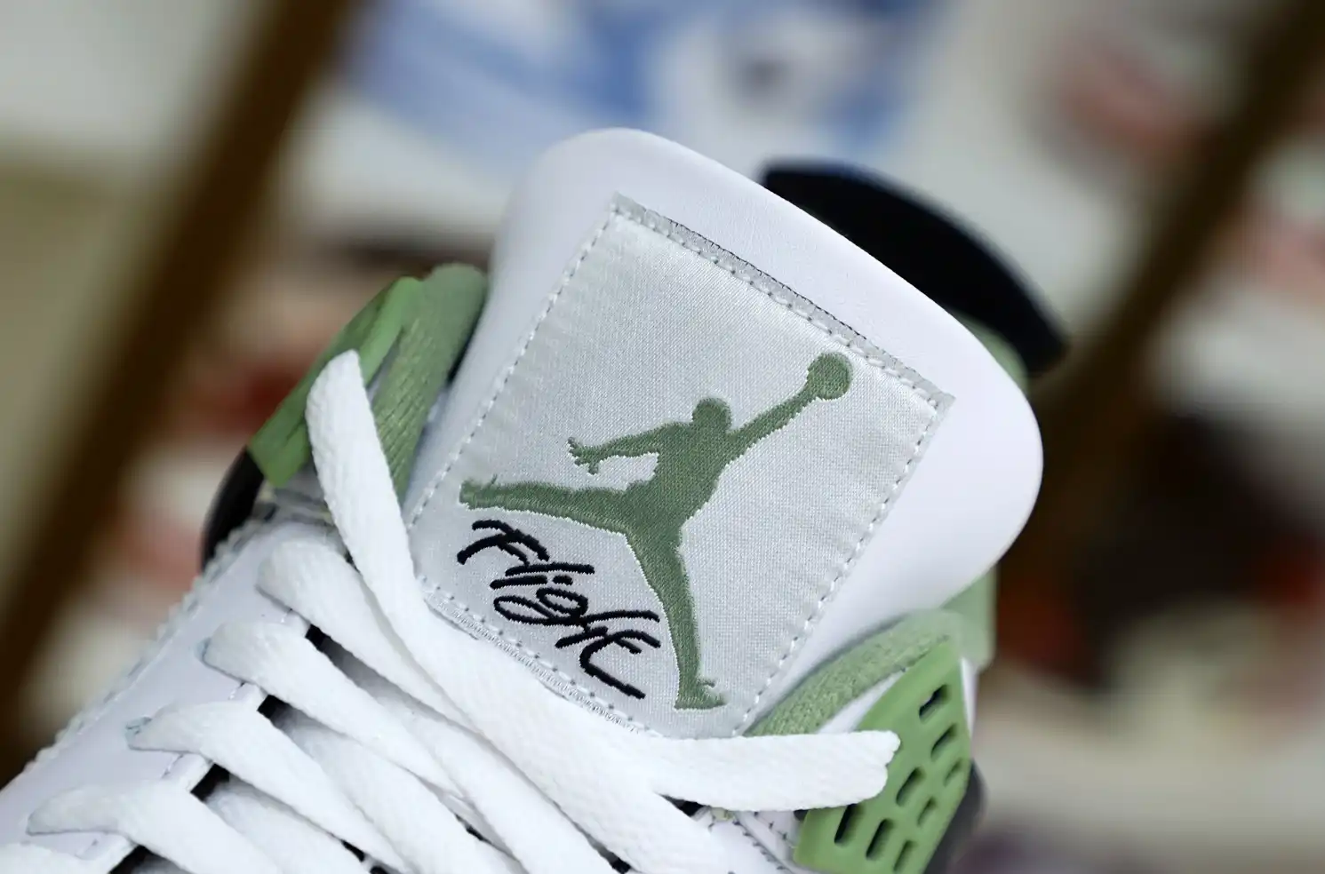 AIR JORDAN 4 