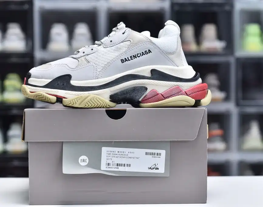 hype Balenciaga is available in all sizes. You cannot place an order on the website. You can contact customer service to purchase.BLGA Triple S