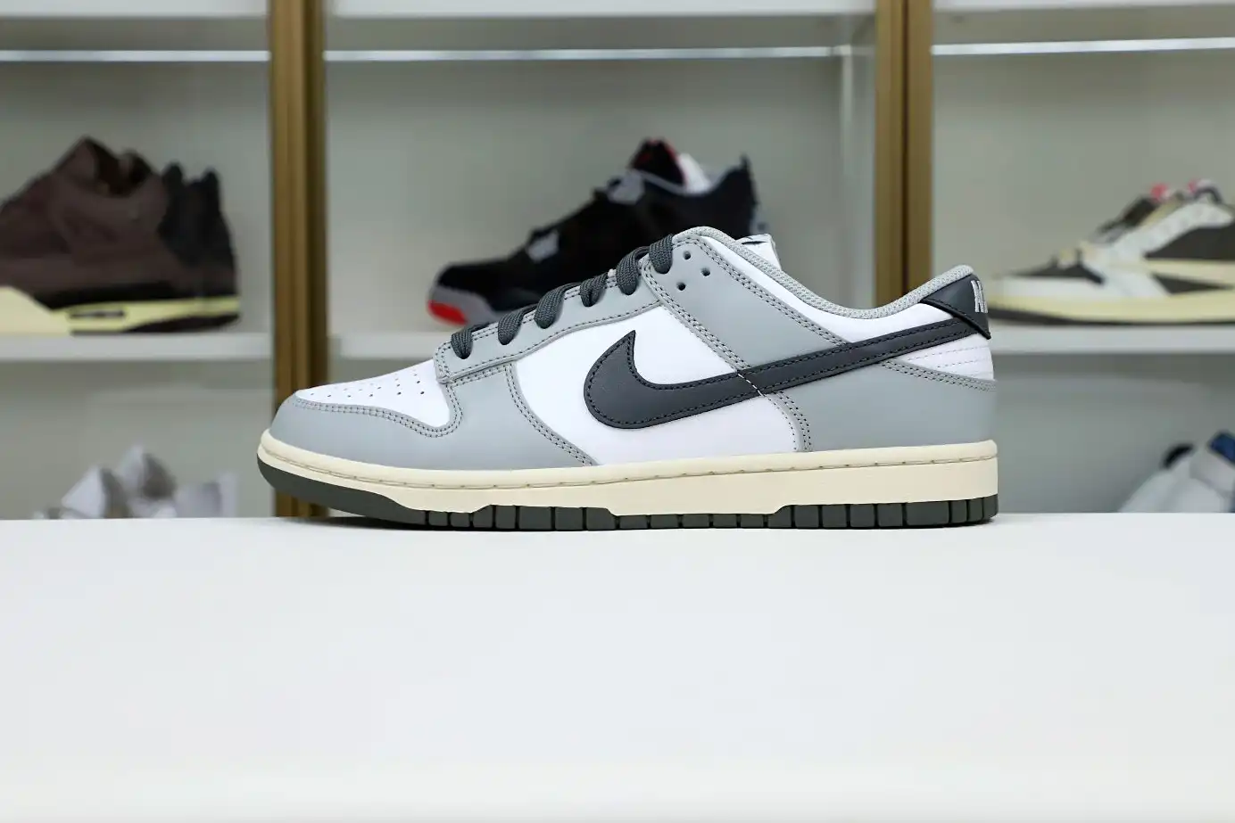 hype Nike Dunk Low  Light Smoke Grey