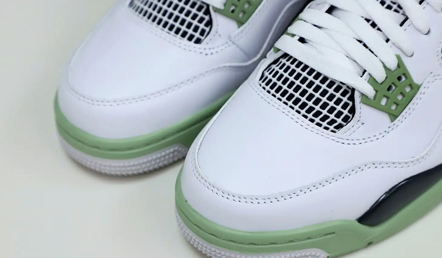 AIR JORDAN 4 