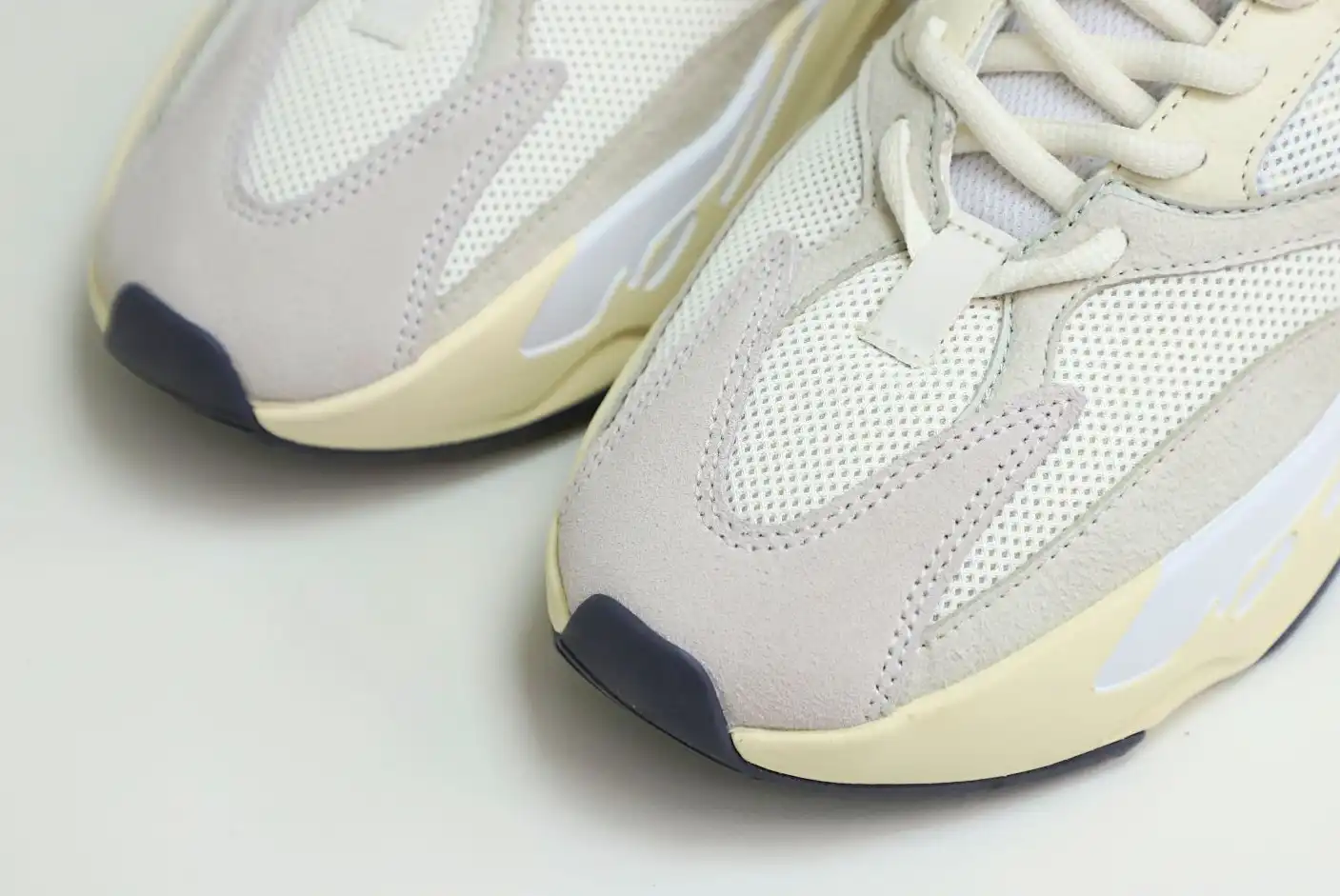 hype YEEZY BOOST 700 'ANALOG'