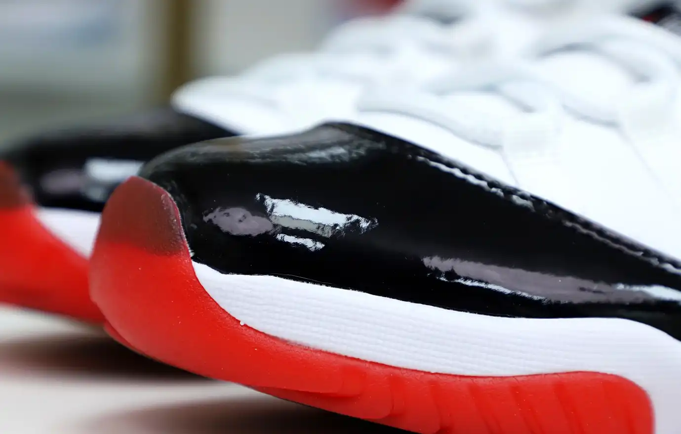 AIR JORDAN 11 LOW WHITE BRED