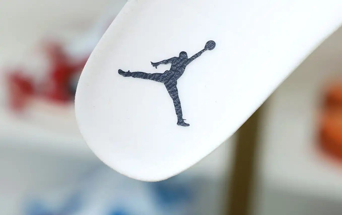 FRAGMENT DESIGN X AIR JORDAN 3 RETRO SP 'WHITE'