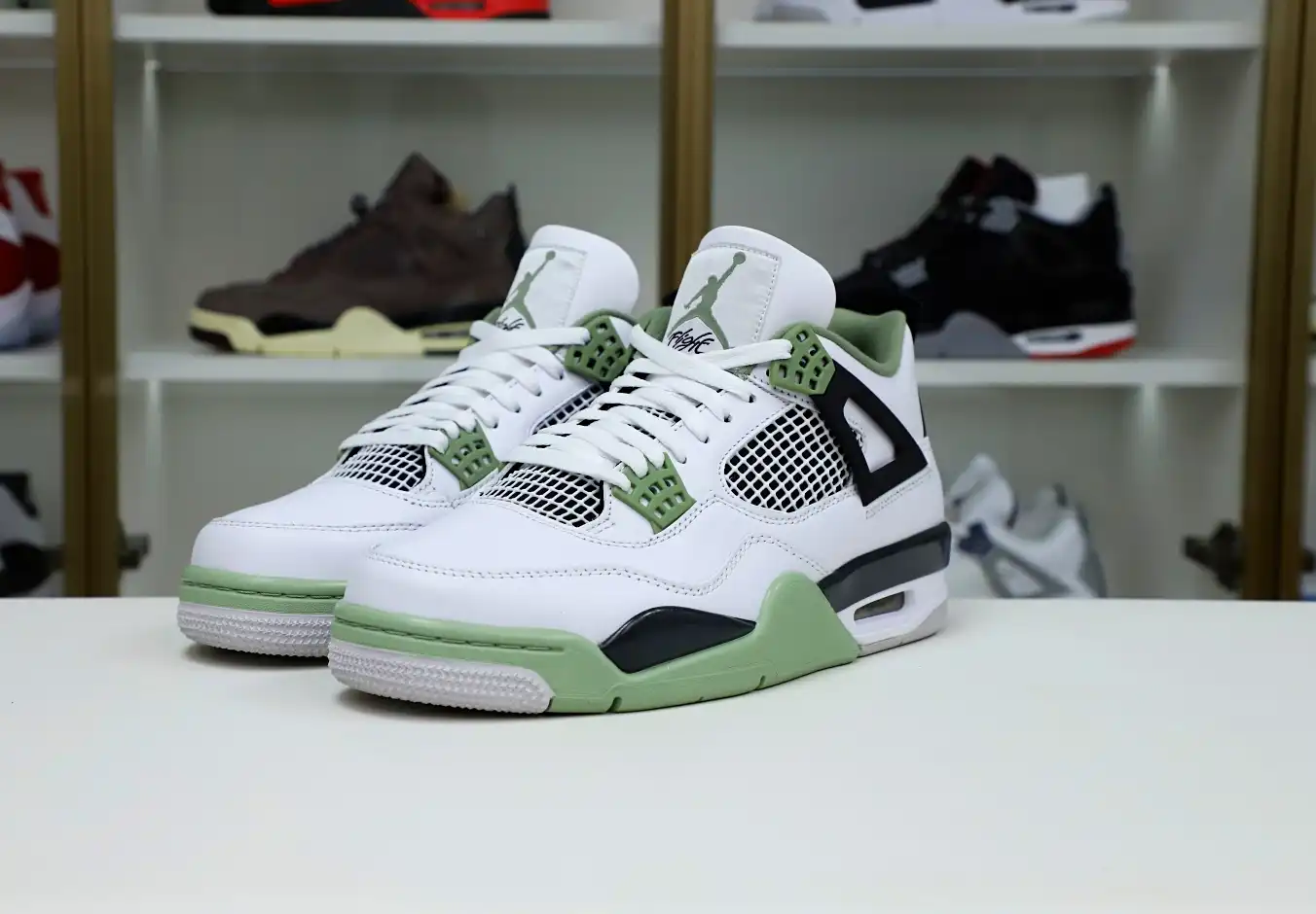 AIR JORDAN 4 
