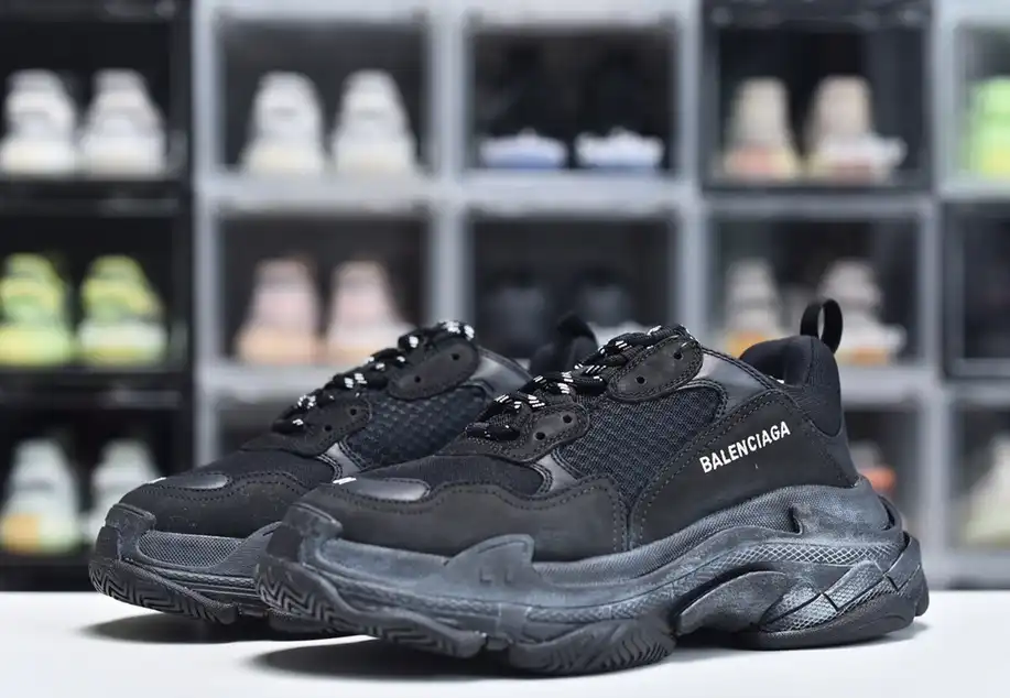 hype Balenciaga is available in all sizes. You cannot place an order on the website. You can contact customer service to purchase.BLGA Triple S