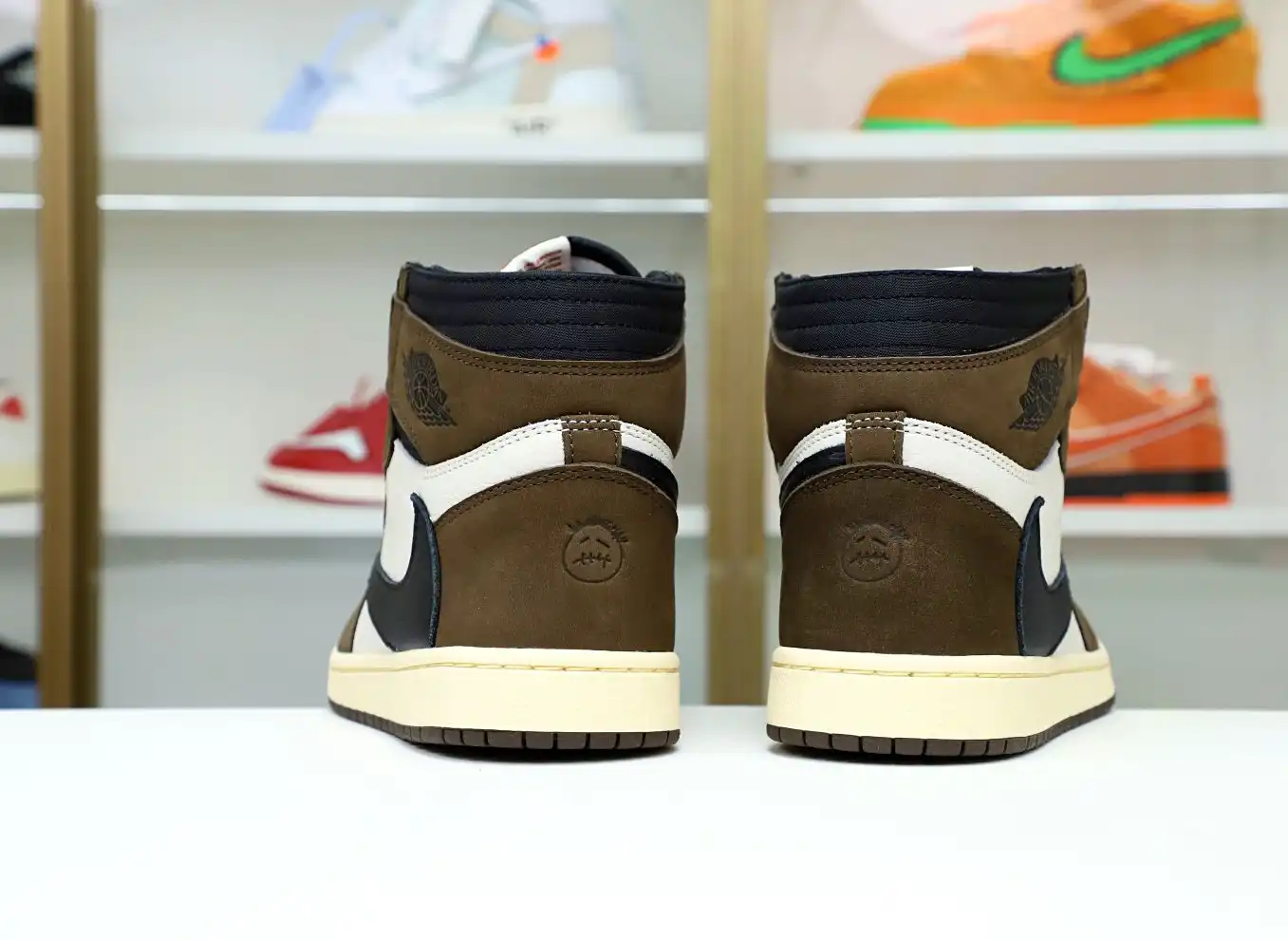 TRAVIS SCOTT X AIR JORDAN 1 RETRO HIGH OG 'MOCHA'