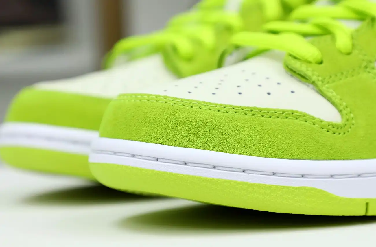 hype NIKE SB DUNK LOW GREEN APPLE 2022