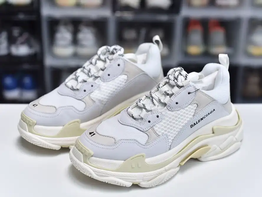 hype Balenciaga is available in all sizes. You cannot place an order on the website. You can contact customer service to purchase.BLGA Triple S