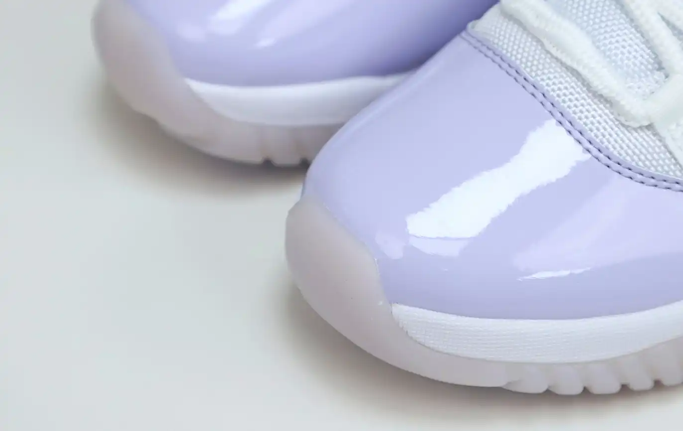 AIR JORDAN 11 LOW PURE VIOLET