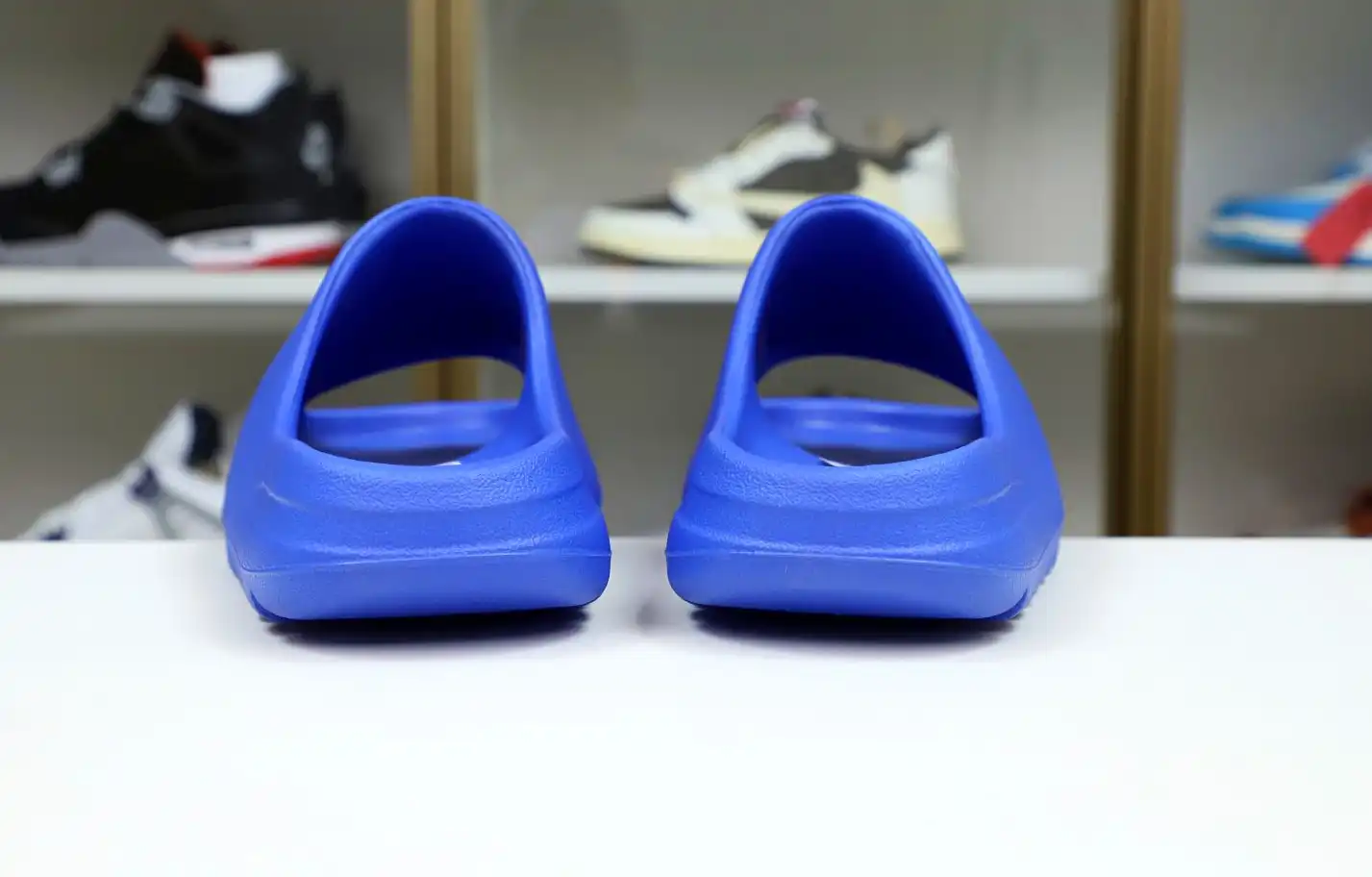 hype YEEZY SLIDE AZURE 2022